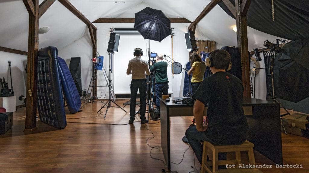 realizacja materiałów filmowych w studiu